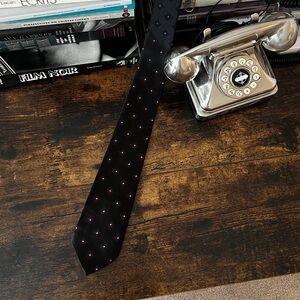 SOLD Van Heusen black skinny neck tie
